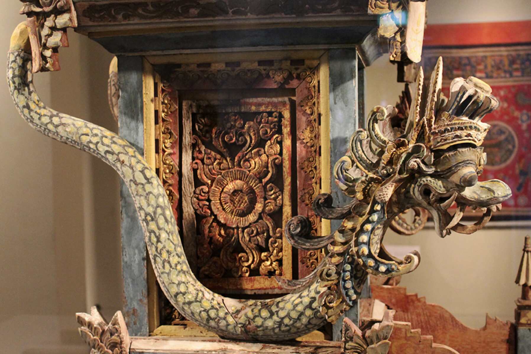 Peranakan Dragon Sculpture